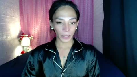 Snapshot of uncut_queen chatting on 07/15/26, 02:28 LOVELY JANE online show from 07/15/26, 02:28