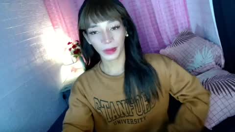 Snapshot of uncut_queen chatting on 07/27/26, 12:28 LOVELY JANE online show from 07/27/26, 12:28