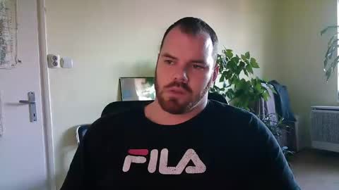 Snapshot of uncut_strong chatting on 12/15/24, 02:05 Uncut Strong online show from 12/15/24, 02:05