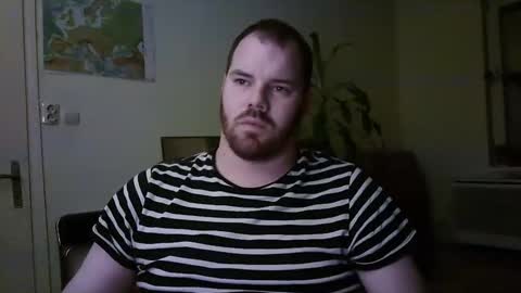 Snapshot of uncut_strong chatting on 01/06/25, 09:32 Uncut Strong online show from 01/06/25, 09:32