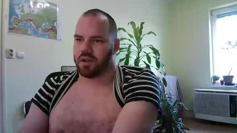 Snapshot of uncut_strong chatting on 02/01/25, 09:43 Uncut Strong online show from 02/01/25, 09:43