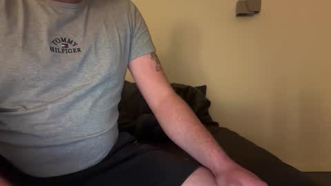 Snapshot of uncutedaustria chatting on 10/10/25, 01:15 Tom online show from 10/10/25, 01:15