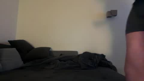 Snapshot of uncutedaustria chatting on 11/03/25, 10:10 Tom online show from 11/03/25, 10:10