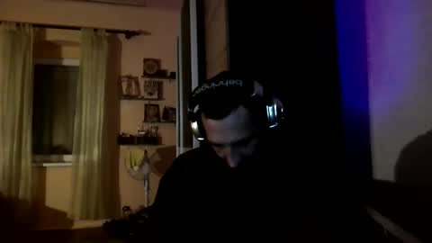 Snapshot of underguy19 chatting on 10/29/25, 09:05 underguy19 online show from 10/29/25, 09:05