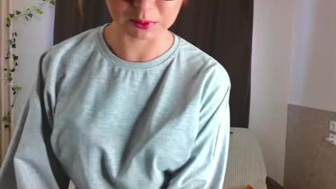 Snapshot of unforgettablehelen chatting on 04/15/26, 10:00 unforgettablehelen online show from 04/15/26, 10:00