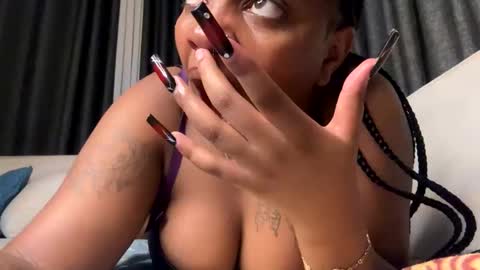 Snapshot of unholybaddie chatting on 03/10/25, 01:01 Unholybaddie online show from 03/10/25, 01:01