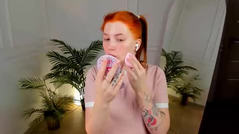 Snapshot of unicent chatting on 01/11/26, 10:48 Call me Mira thumbs up its make me happy online show from 01/11/26, 10:48