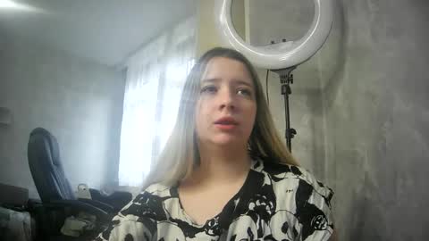 Snapshot of universeemily chatting on 10/30/25, 06:04 UniverseEmily online show from 10/30/25, 06:04