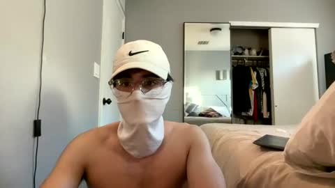 Snapshot of unknownme1_ chatting on 07/30/26, 01:15 Gael online show from 07/30/26, 01:15