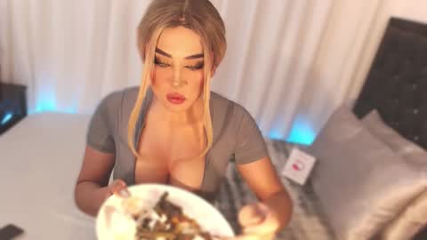 Snapshot of unloadedcumxxx chatting on 09/28/25, 01:55 Miss online show from 09/28/25, 01:55