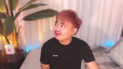 Snapshot of unloadedcumxxx chatting on 09/29/25, 01:00 Miss online show from 09/29/25, 01:00