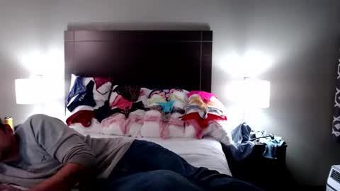 Snapshot of upforanything27 chatting on 01/27/25, 02:53 upforanything27 online show from 01/27/25, 02:53