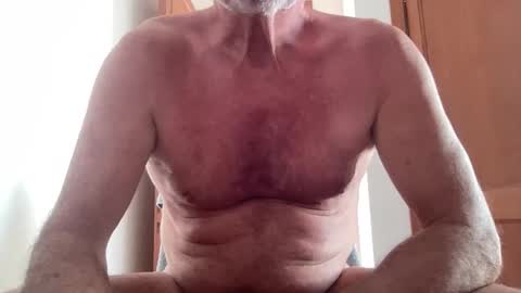 Snapshot of upton64 chatting on 10/28/25, 10:19 Oak Cock online show from 10/28/25, 10:19
