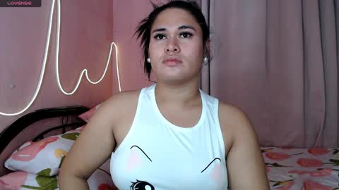 Snapshot of ur_baby_rebbecca chatting on 03/29/26, 01:22 SINGLE online show from 03/29/26, 01:22
