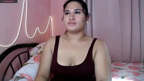 Snapshot of ur_baby_rebbecca chatting on 04/04/26, 12:31 SINGLE online show from 04/04/26, 12:31