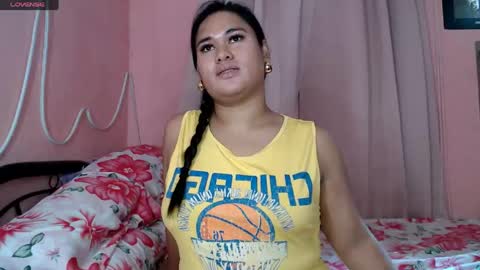 Snapshot of ur_baby_rebbecca chatting on 04/21/26, 12:34 SINGLE online show from 04/21/26, 12:34
