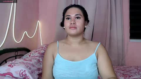 Snapshot of ur_baby_rebbecca chatting on 05/01/26, 12:43 SINGLE online show from 05/01/26, 12:43