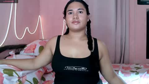 Snapshot of ur_baby_rebbecca chatting on 05/13/26, 01:47 SINGLE online show from 05/13/26, 01:47