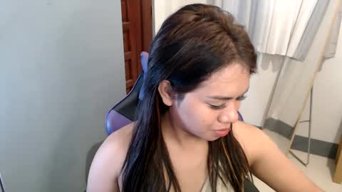 Snapshot of ur_cutiesthotasianxx chatting on 12/29/24, 06:14 Vee online show from 12/29/24, 06:14