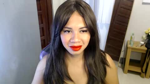 Snapshot of ur_cutiesthotasianxx chatting on 01/22/25, 03:31 Vee online show from 01/22/25, 03:31