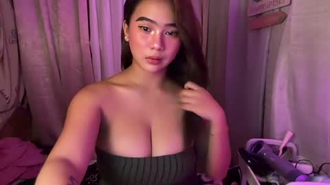 Snapshot of ur_hot_sexy_lucy chatting on 06/21/26, 11:24 Lucy online show from 06/21/26, 11:24