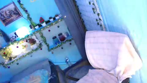 Snapshot of ur_hot_tommiexx chatting on 12/04/25, 02:21 jennie online show from 12/04/25, 02:21