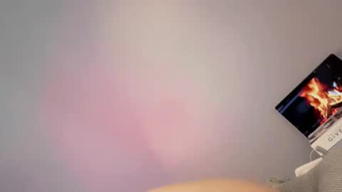 Lola online show from 04/25/26, 03:09