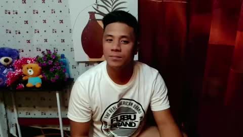 Snapshot of ur_pinoydave chatting on 01/06/25, 04:13 Dave online show from 01/06/25, 04:13