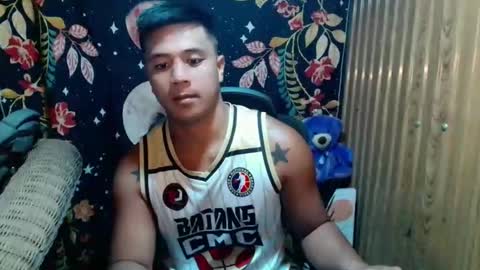 Snapshot of ur_pinoydave chatting on 12/15/25, 10:41 Dave online show from 12/15/25, 10:41