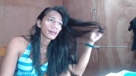 Snapshot of ur_prescious_xxx chatting on 05/22/26, 10:21 Ur Lovely Pricious online show from 05/22/26, 10:21