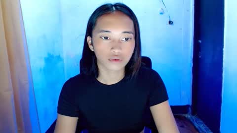 Snapshot of ur_sexyllie chatting on 03/08/26, 07:23 Ellie online show from 03/08/26, 07:23