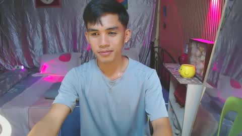 ur_shan21 online show from 11/18/25, 04:33