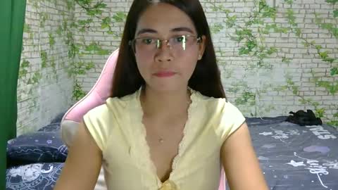 Snapshot of ur_shy_pinay88 chatting on 03/04/26, 12:11 ZIA online show from 03/04/26, 12:11