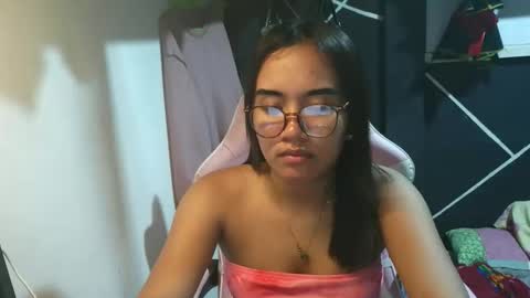 Snapshot of ur_wetwife chatting on 12/20/25, 02:46 ur_wetwife online show from 12/20/25, 02:46