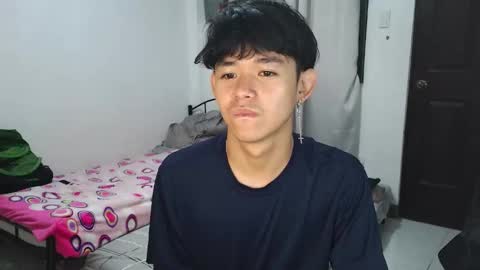 Snapshot of ur_younngtwinkxxx chatting on 01/19/26, 04:05 Ken online show from 01/19/26, 04:05