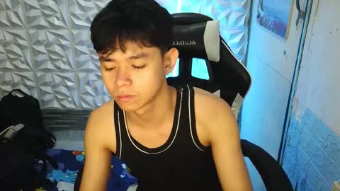 Snapshot of ur_younngtwinkxxx chatting on 02/05/26, 04:55 Ken online show from 02/05/26, 04:55