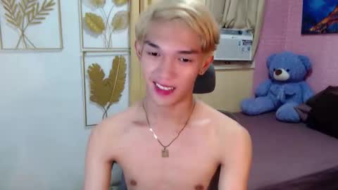 urasian_john20 online show from 04/12/26, 05:51