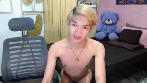 urasian_john20 online show from 05/18/26, 04:07