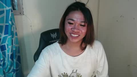 Snapshot of urasian_pinayxxx chatting on 04/30/26, 06:36 Alvie online show from 04/30/26, 06:36