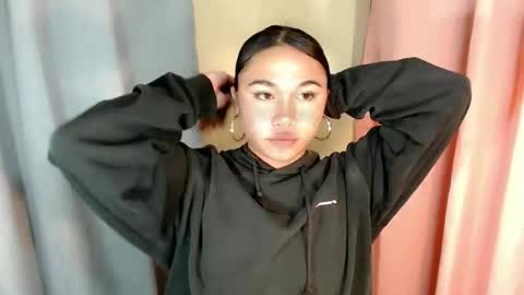 Snapshot of urasian_pinayxxx chatting on 05/05/26, 12:02 Alvie online show from 05/05/26, 12:02