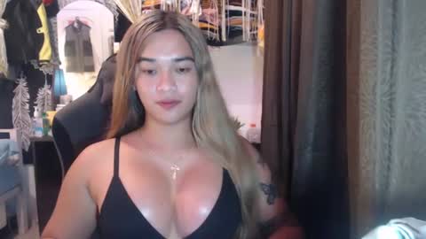 Snapshot of urasiandreamgirlxxx chatting on 02/10/25, 12:29 jess online show from 02/10/25, 12:29