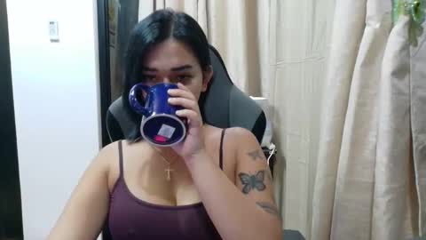 Snapshot of urasiandreamgirlxxx chatting on 11/04/25, 10:25 jess online show from 11/04/25, 10:25