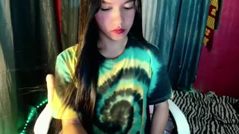 Snapshot of urasiansexbombgirlxxx chatting on 03/24/26, 01:38 Elizabeth online show from 03/24/26, 01:38