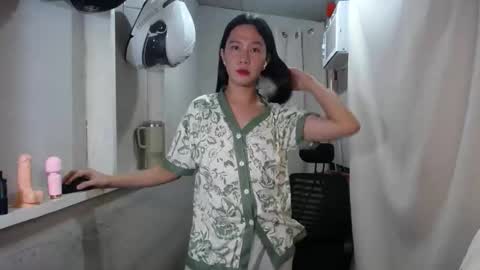 Erika online show from 11/06/25, 03:57