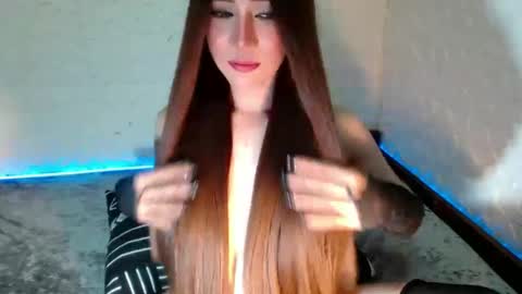 Snapshot of urbabyhot_gurl chatting on 01/10/25, 07:11 QUEEN ANGEL online show from 01/10/25, 07:11