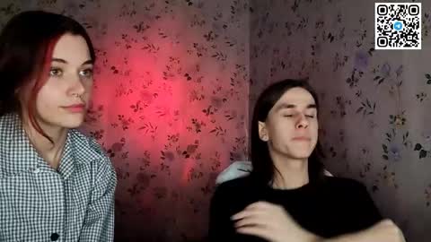 Snapshot of urbankai_ chatting on 11/26/25, 10:44 Lisa and Vlad online show from 11/26/25, 10:44