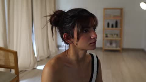 Linda Restrepo online show from 01/06/25, 07:56