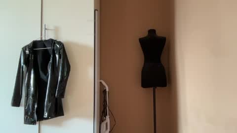 Snapshot of urdevilbaby chatting on 03/18/26, 06:27 Margo online show from 03/18/26, 06:27