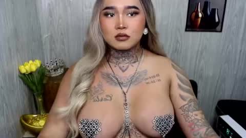 Snapshot of urfabtattooqueen chatting on 06/24/26, 05:01 Maxxie online show from 06/24/26, 05:01