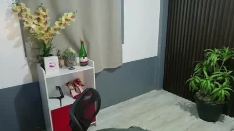 Snapshot of urfavouriteaddiction chatting on 01/07/26, 11:51 Rianne online show from 01/07/26, 11:51